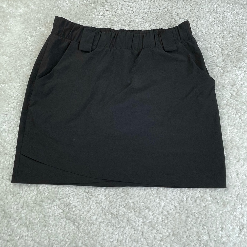 Athleta Destination Tulip Skort in Black. Athleisure Travel Casual Small